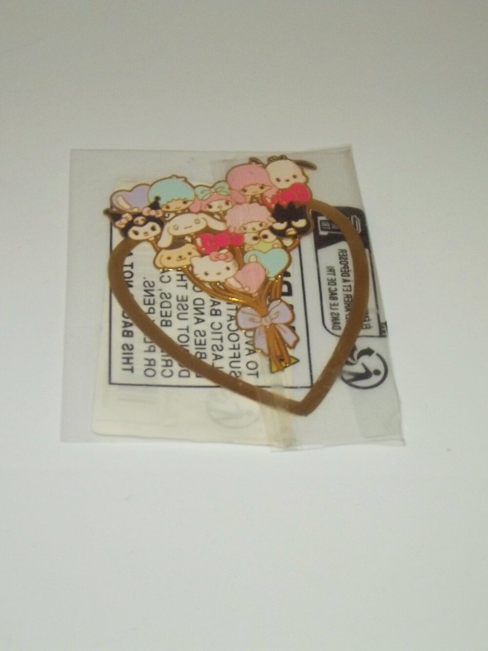 Sanrio Hello Kitty and Friends Bookmarker w/ Metal Heart-----NEW